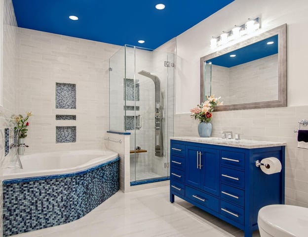 A bathroom with a tub and sink
Description automatically generated with low confidence